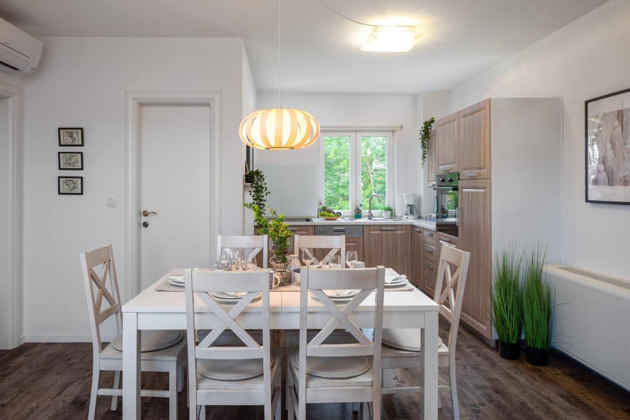 Apartments Valentina Bol Extérieur photo